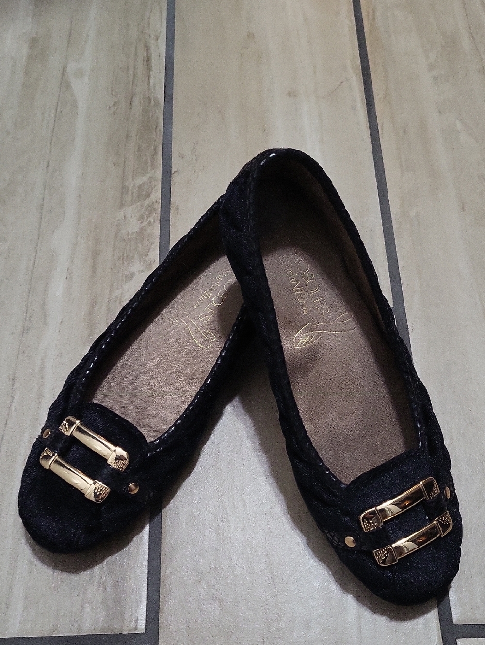 SALE--AEROSOLES Black Ballet Flats with Gold Accents